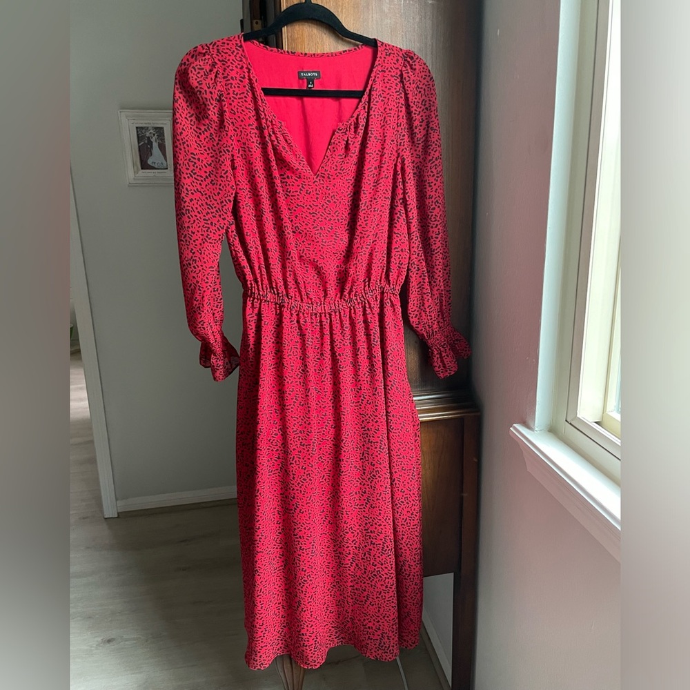 Women’s Red leopard Printed V-Neck Midi Dress size 4